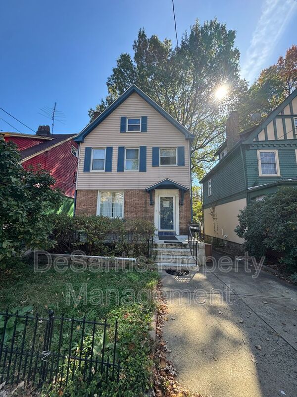 Pittsburgh House: 6332 Phillips Avenue