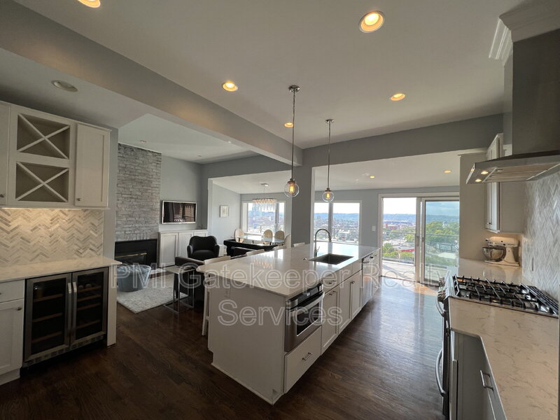 Cincinnati House: 1279 Ida St