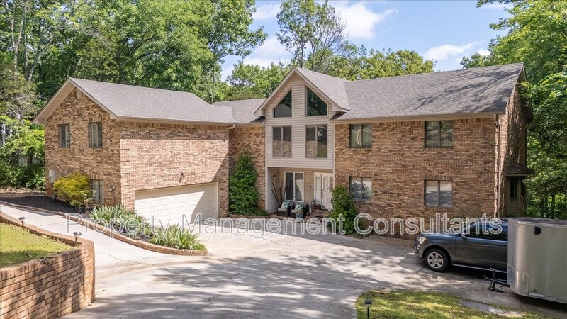 Huntsville House: 10017 Torino Drive Southeast