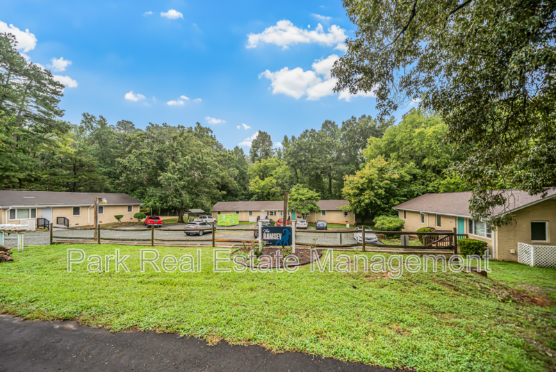 Chapel Hill House: 221 Howell Street