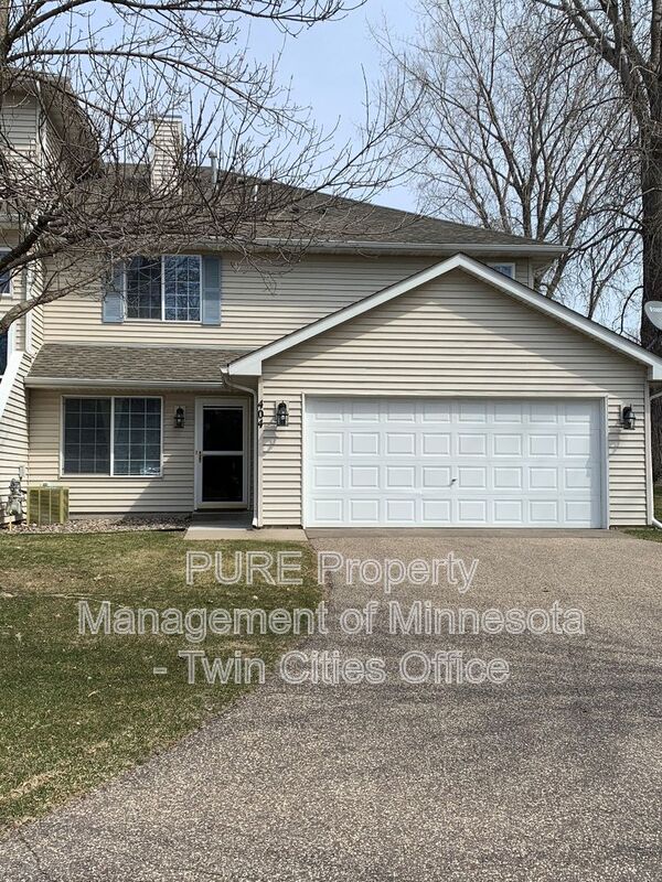 Woodbury Townhome: 404 Gironde Ct