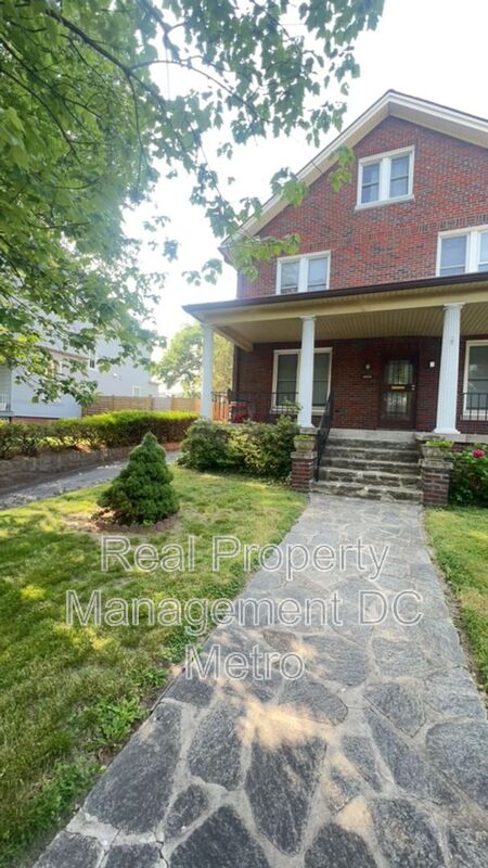 Washington House: 1241 Monroe St NE