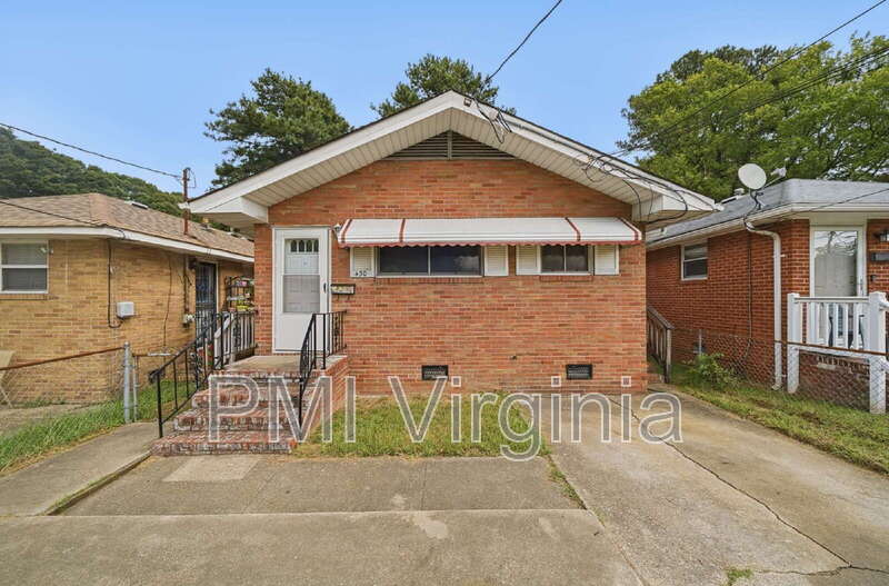 Hampton House: 430 Greenbriar Ave