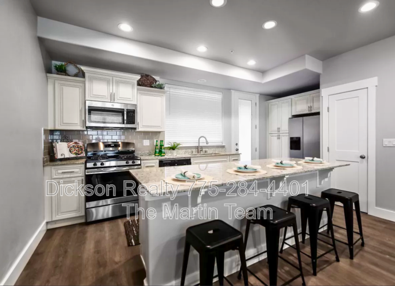 Reno House: 770 Bluffs Court