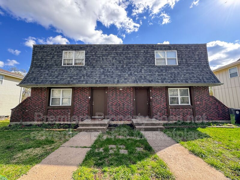 Belton Townhome: 219 N Oak Dr