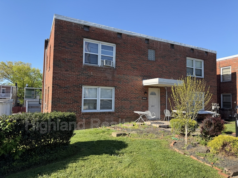 Harrisburg Condo: 2515 Woodlawn Street - Apt 3