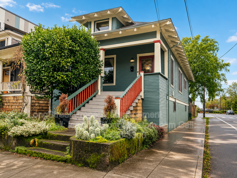 Portland House: 3338 SE 16th Ave