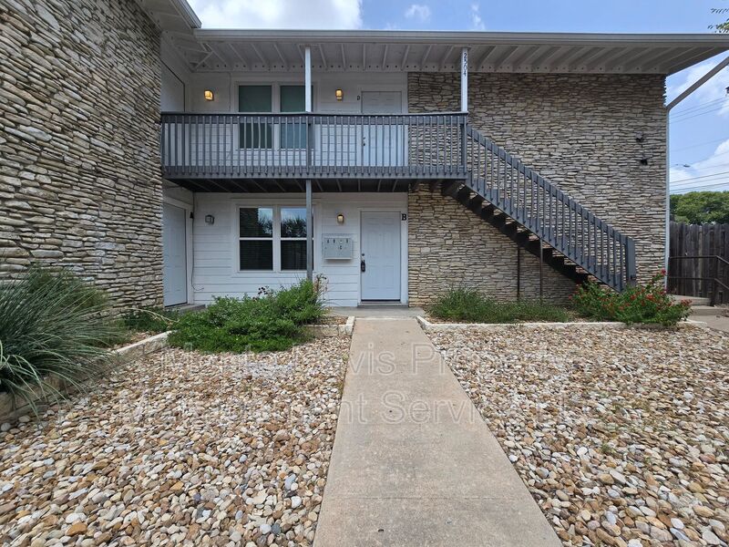 Austin Condo: 2504 Manor Circle