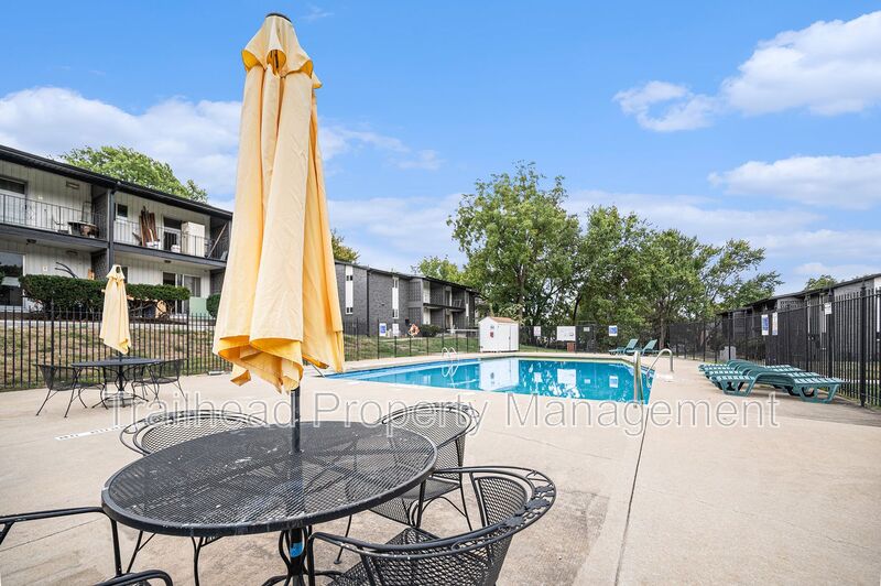 Overland Park House: 8309 Lowell Ave