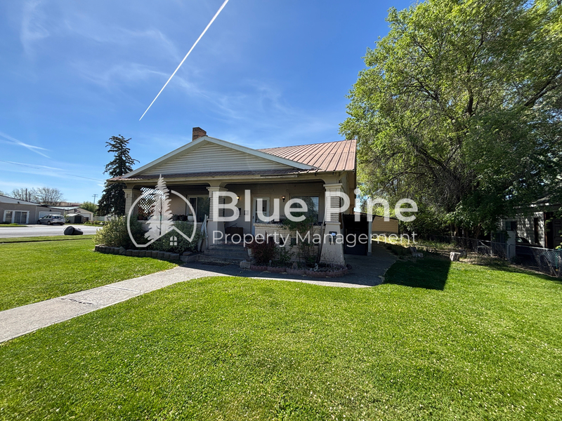 Shelley Condo: 290 E Center St