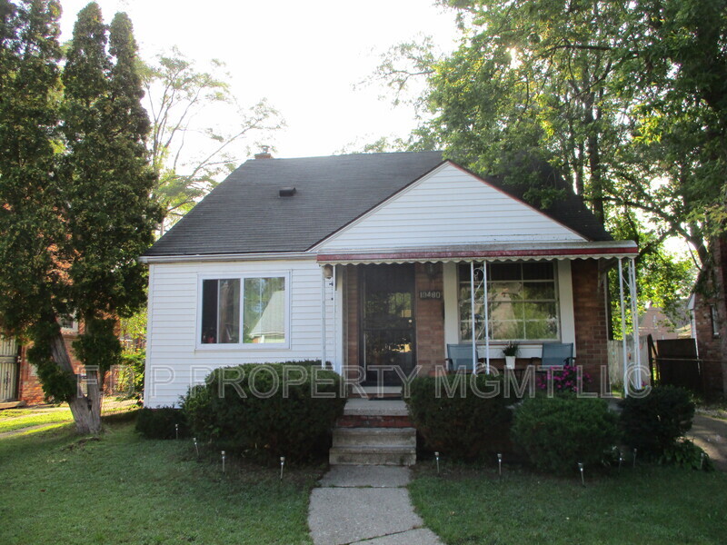 Detroit House: 19480 Huntington Rd