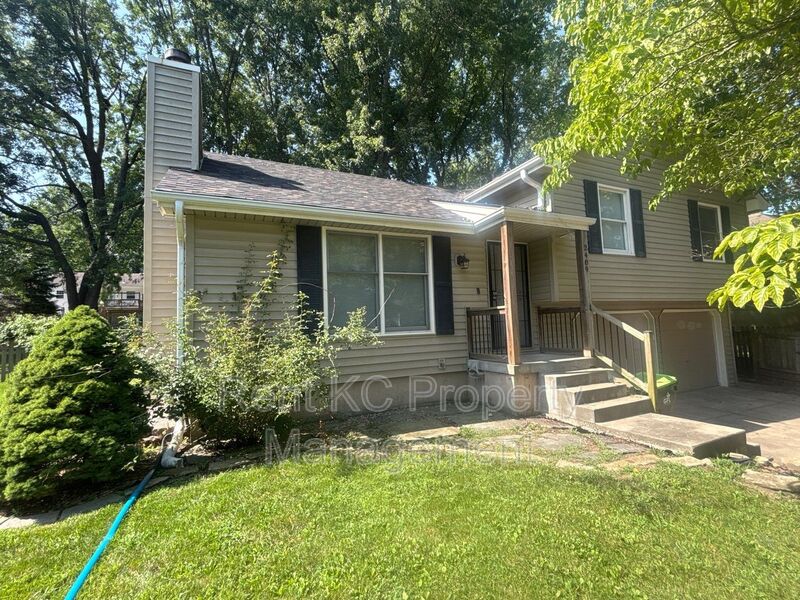 Lees Summit House: 2409 NE Carousel Circle