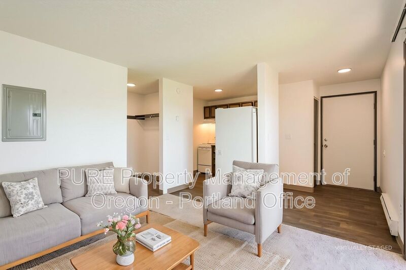 Portland House: 14132 NE Sandy Blvd