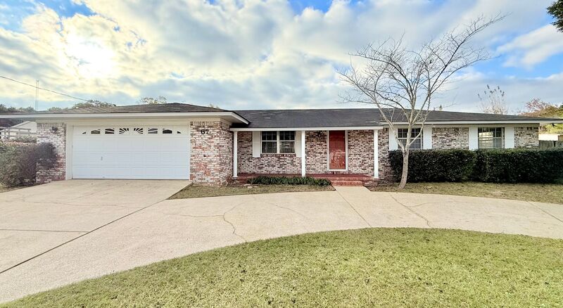 Pensacola House: 67 N 69th Ave- EGR