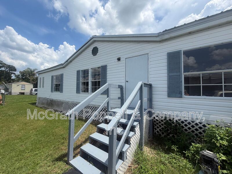 Dover House: 7310 Ismail Road