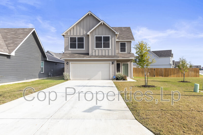 New Braunfels House: 374 Wayne Way