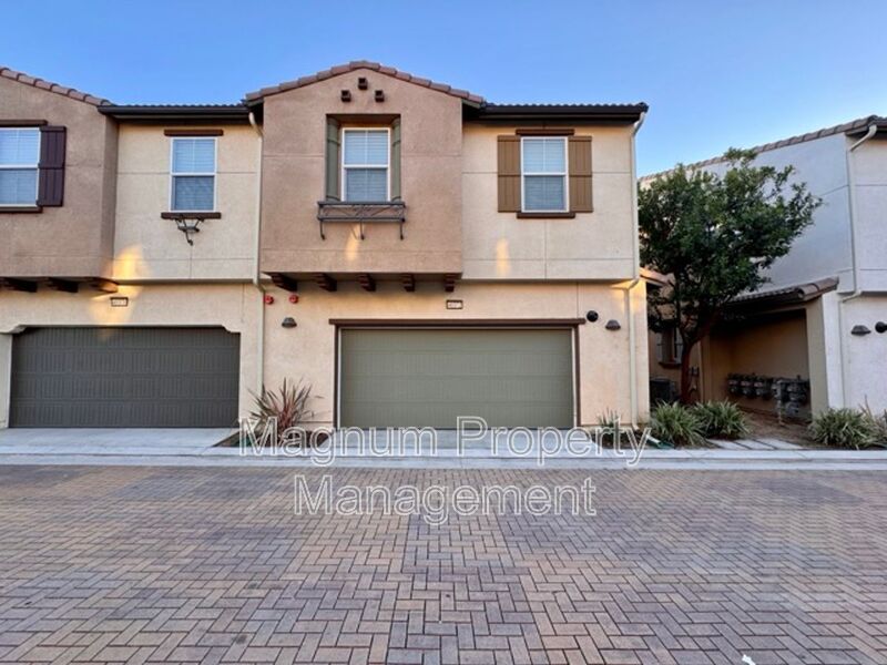 Murrieta House: 40372 Calle Real