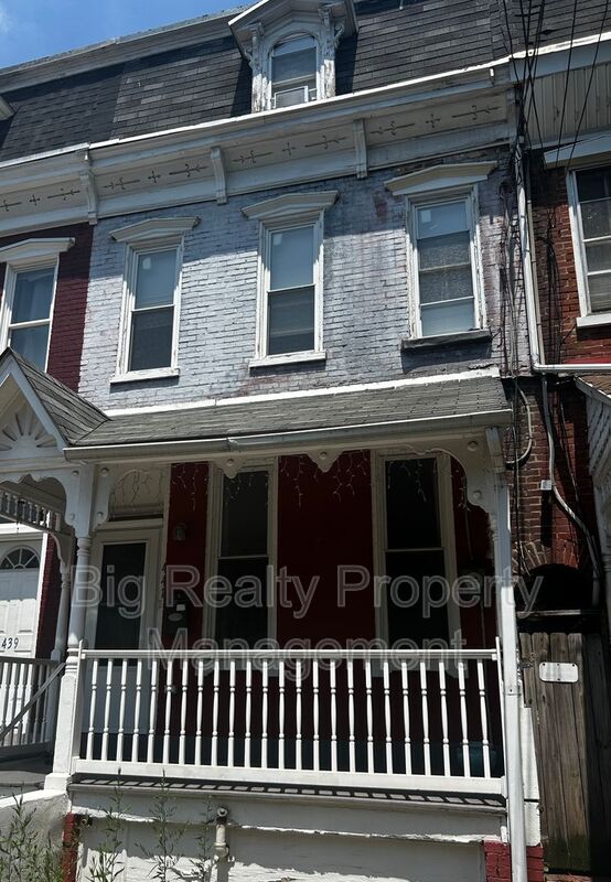 Pottstown House: 441 Walnut St