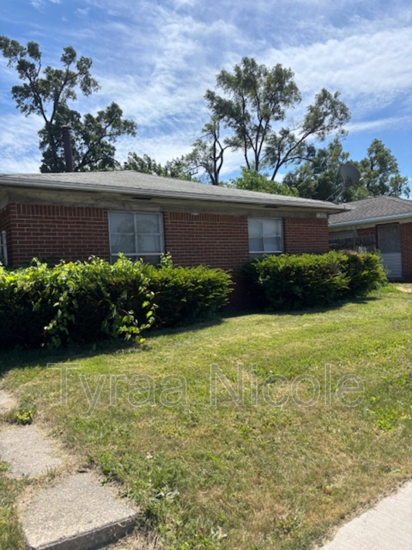 Detroit House: 12930 Southfield Service