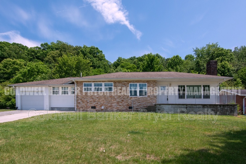Ooltewah House: 4890 College Drive