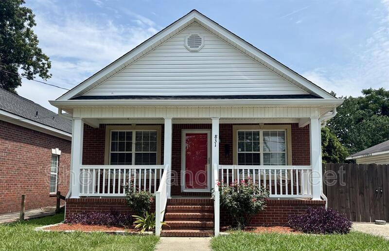 Augusta House: 831 D'Antignac Street