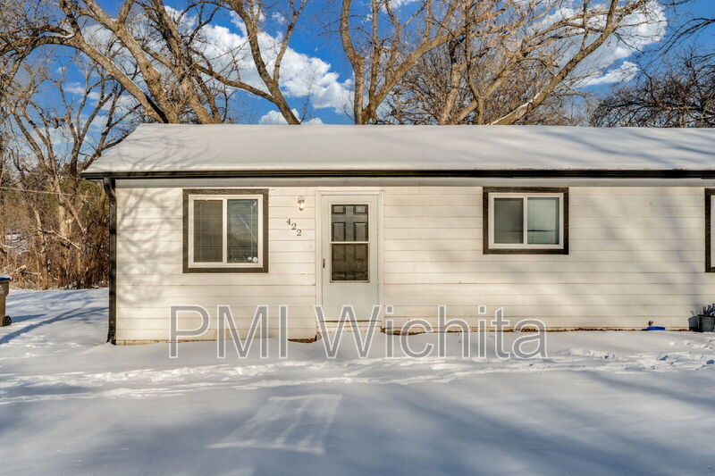 Derby Condo: 422 West Mahoney Drive