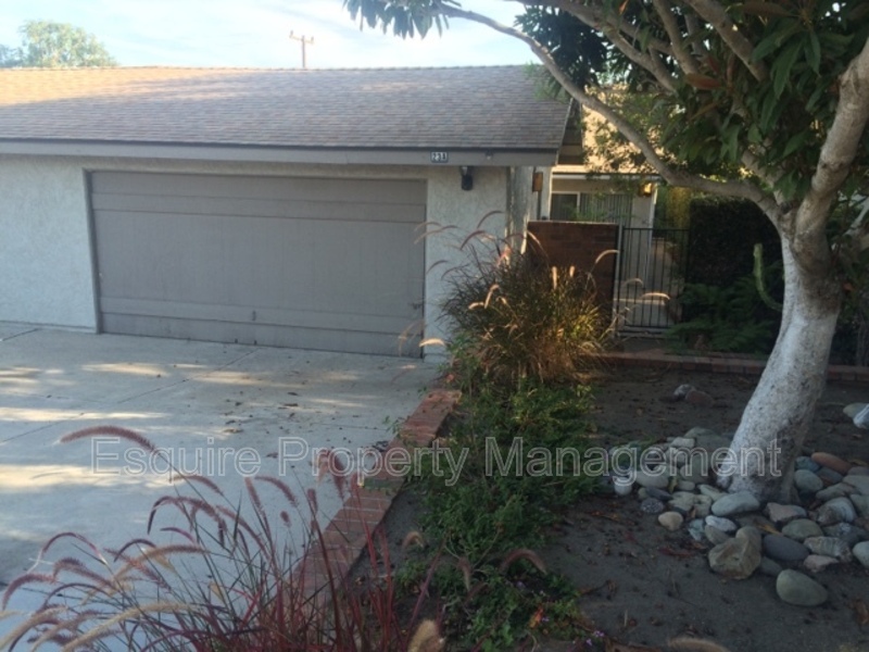 CAMARILLO House: 23A LEMON DR.