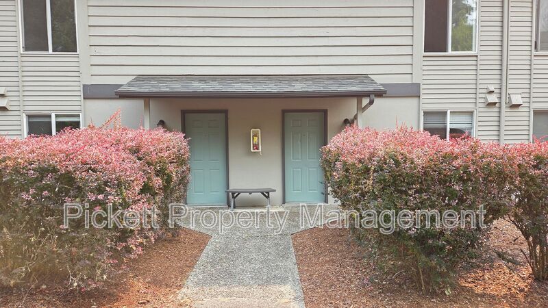 Poulsbo Townhome: 354 NW Edvard St