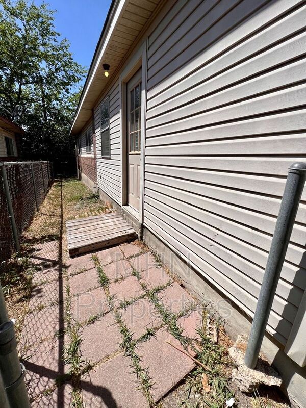 UPDATED 2bed/2bath/1 car garage duplex, located in the Perrin Beitel/Thousand Oaks area! - Photo 20