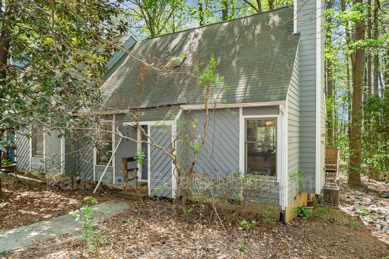 Carrboro House: 116 Lantern Way