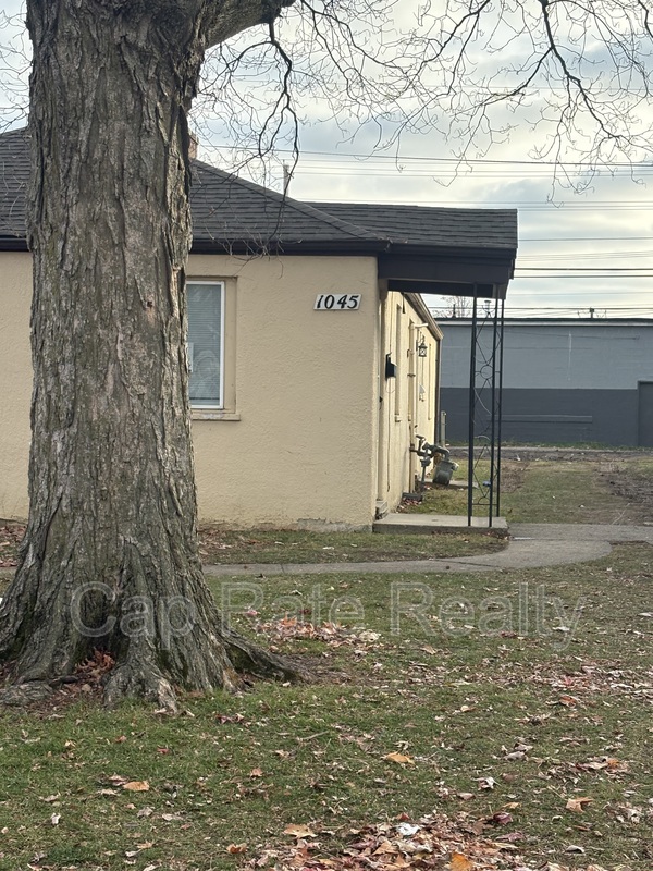 Columbus House: 1045 Loretta Ave