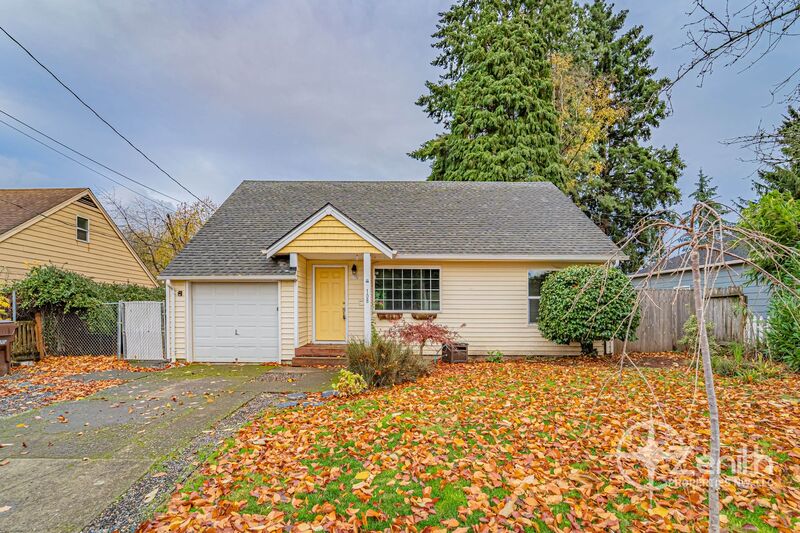 Camas House: 108 NE Whitney Street