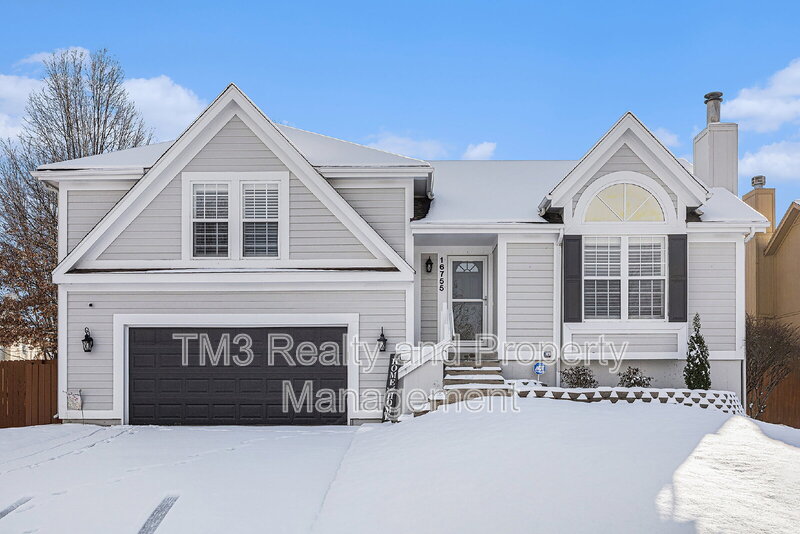 Olathe House: 16755 West 156th Terrace