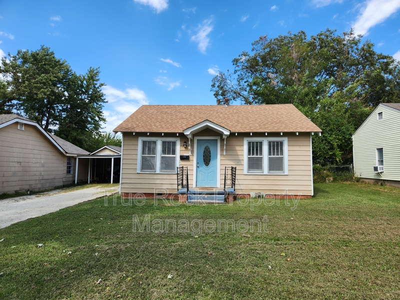 Ada House: 1112 East Corona Street