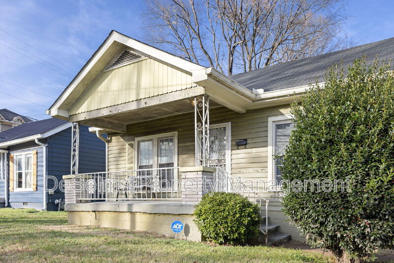 Nashville House: 922 Wedgewood Avenue
