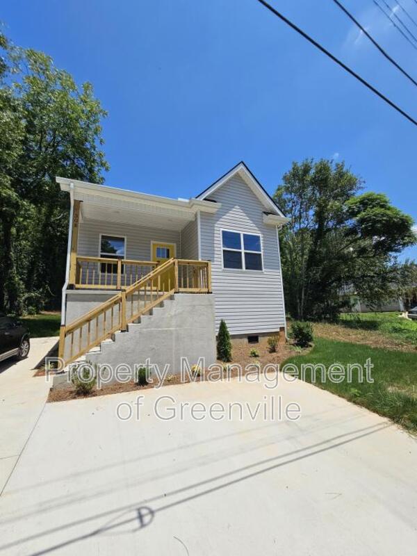 Spartanburg House: 305 Appian Dr