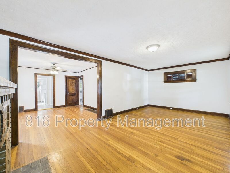 Kansas City House: 6612 Park Ave