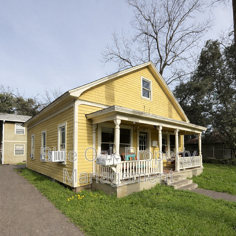 Chico House: 635 Ivy Street