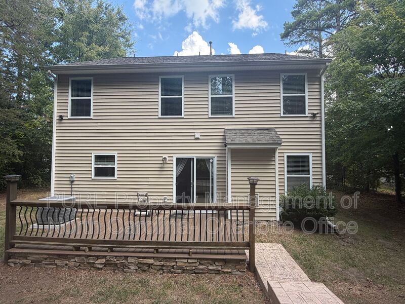 Mount Holly House: 105 Stowe Creek Ln