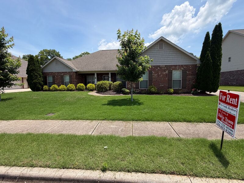 Madison House: 118 Harbor Glen Drive