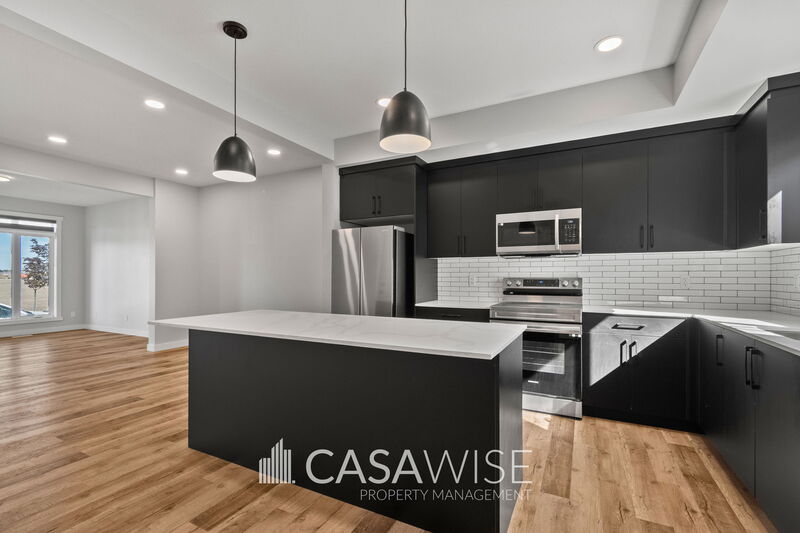 Edmonton House: 8049 Cedric Mah Road