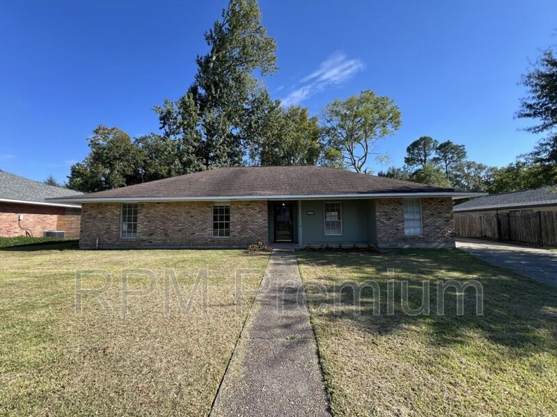 Baton Rouge House: 15628 Antietam Ave