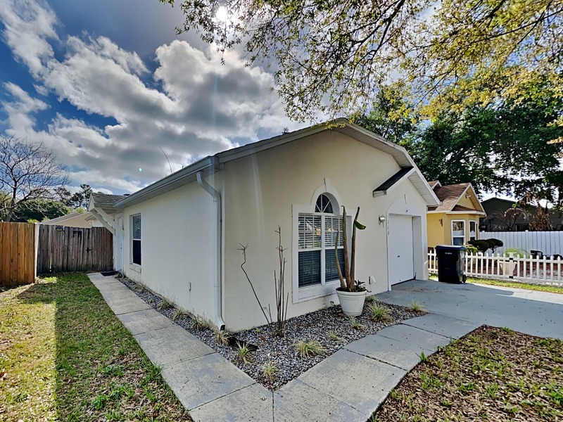 Tampa House: 9610 N 12th St