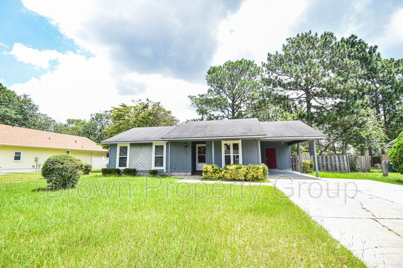 Hope Mills House: 6208 Birchbrook Dr