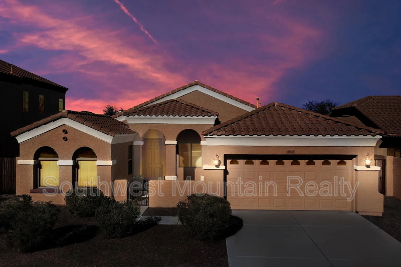 Chandler House: 2070 E Indigo Dr
