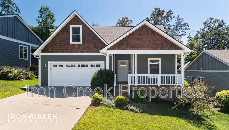 Asheville House: 17 Woodbridge Park Drive