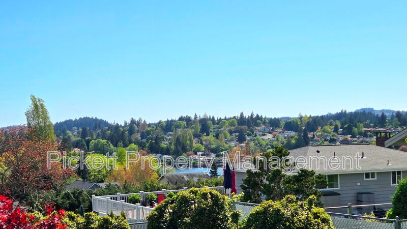 Bremerton Condo: 307 E 30th St.