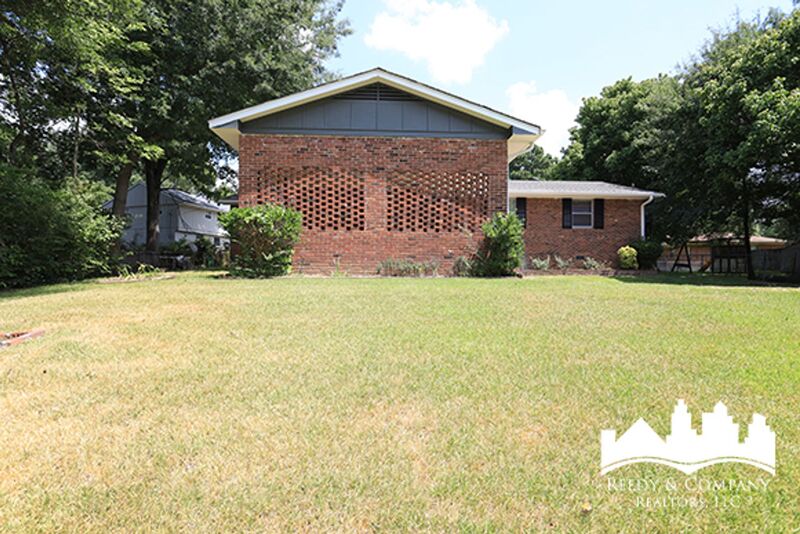 Memphis House: 2910 Dove St