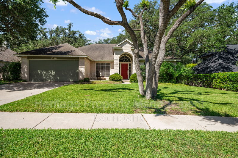 Universal City House: 13511 Thessaly