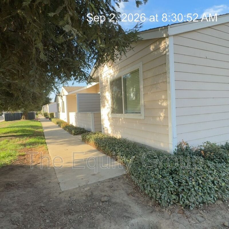 Visalia House: 445 North Park Street